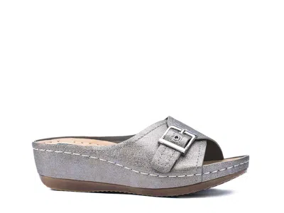 Good Choice Justina Wedge Sandal In Gray