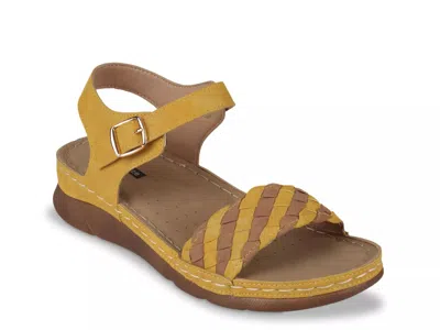 Good Choice Millis Wedge Sandal In Yellow