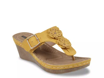 Good Choice Narbone Wedge Sandal In Yellow