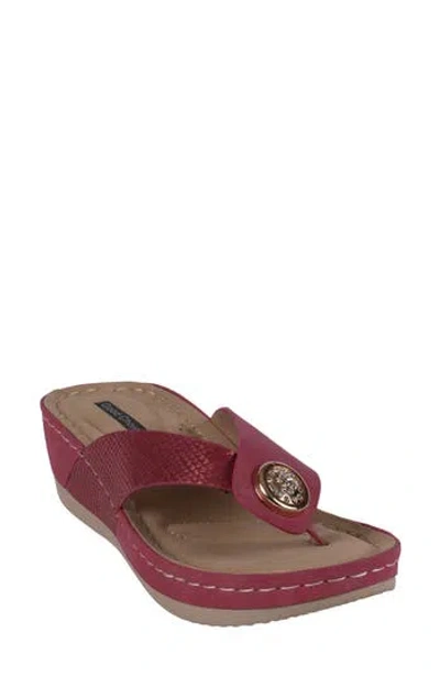 Good Choice New York Dafni Snakeskin Embossed Wedge Sandal In Red
