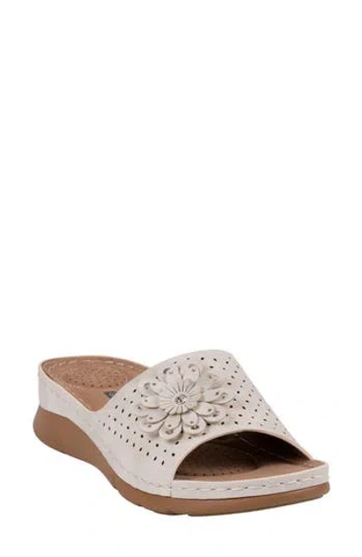 Good Choice New York Gabbie Slide Sandal In Gold
