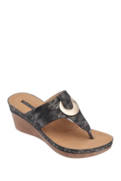 Good Choice New York Genelle Wedge Thong Toe Sandal In Black