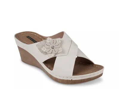 Good Choice Selly Wedge Sandal In White