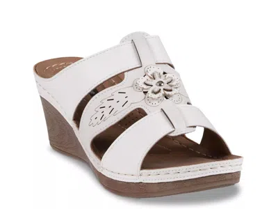 Good Choice Spring Wedge Sandal In White