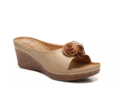 Good Choice Sydney Wedge Sandal In Neutral