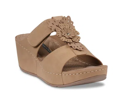 Good Choice Talia Wedge Sandal In Brown