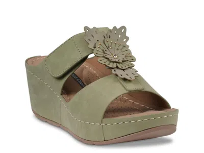 Good Choice Talia Wedge Sandal In Green