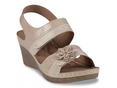 Good Choice Tulip Wedge Sandal In Gold