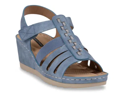 Good Choice Yuna Wedge Sandal In Blue