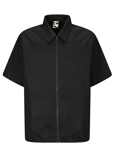 Gr10k Poplin Zipped Short Sleeve Shirt In Black