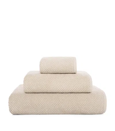 Graccioza Bee Waffle Bath Towel In Gray