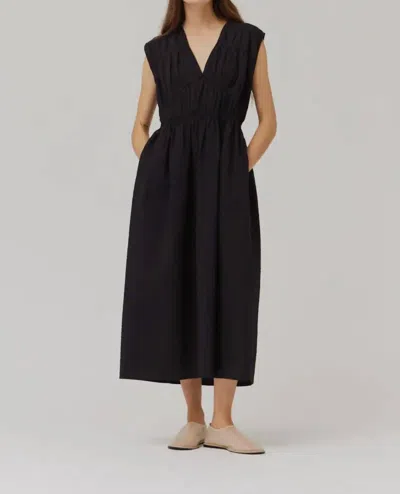 Grade & Gather Seersucker Midi Dress In Black