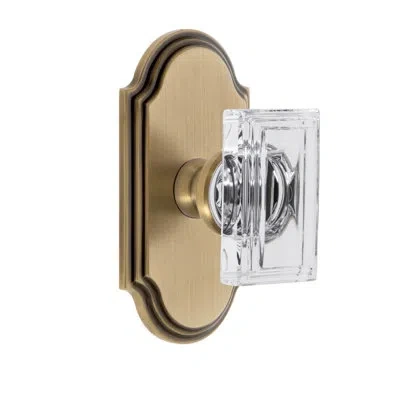 Grandeur Arc Short Plate With Carré Crystal Knob In Vintage Brass