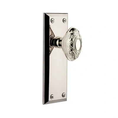 Grandeur Fifth Avenue Plate Privacy With Grande Victorian Door Knob In Polished Nickel