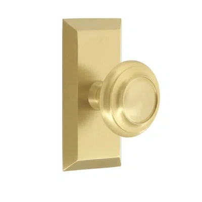 Grandeur Fifth Avenue Short Plate With Circulaire Knob In Satin Brass