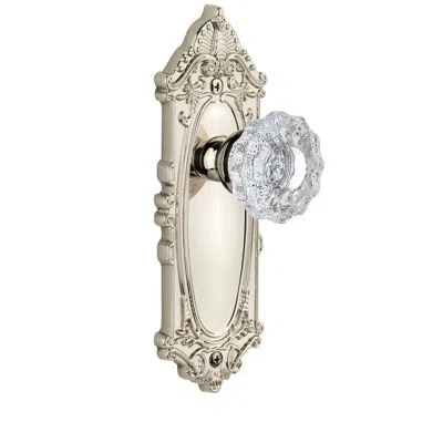 Grandeur Grande Victorian Plate Pasage With Versailles Crystal Door Knob In Polished Nickel