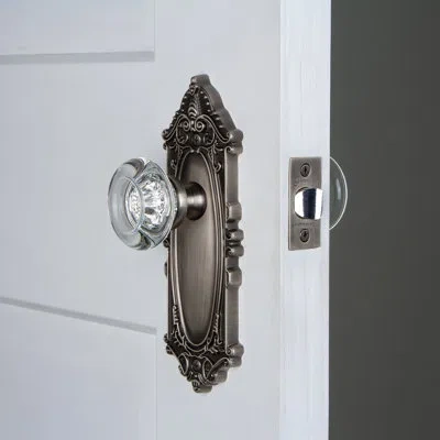 Grandeur Grande Victorian Plate Privacy With Bordeaux Crystal Door Knob In Antique Pewter