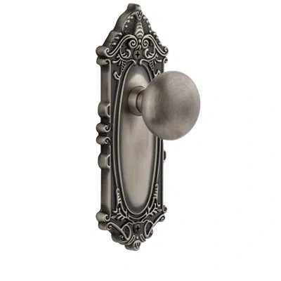 Grandeur Grande Victorian Plate Privacy With Fifth Avenue Door Knob In Antique Pewter