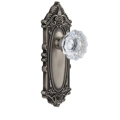 Grandeur Grande Victorian Plate Privacy With Fontainebleau Crystal Door Knob In Antique Pewter