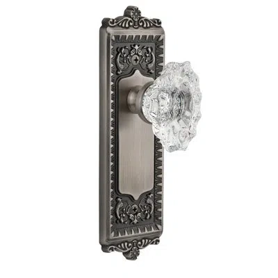 Grandeur Windsor Plate Privacy With Biarritz Crystal Door Knob In Antique Pewter