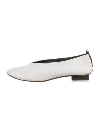 Pre-owned Gray Matters Leather Flats In White