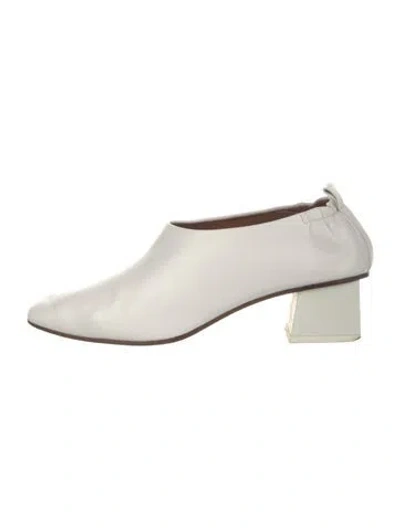 Pre-owned Gray Matters Leather Pumps In White