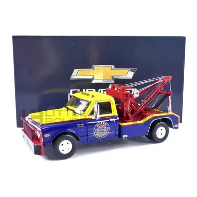 Greenlight 1-18 Scale 1969 Chevrolet C-30 Dually Wrecker Tow Truck Chevrolet Super Service Yellow & Blue Diecas