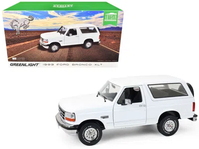 Greenlight 1993 Ford Bronco Xlt Oxford White "artisan Collection" 1/18 Diecast Model Car By  In Multi