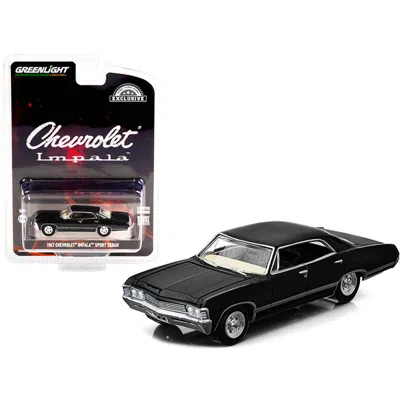 Greenlight 3.25 X 3 In. 1-64 Scale Impala Sport Sedan Tuxedo 1967 Chevrolet Diecast Model Car, Black