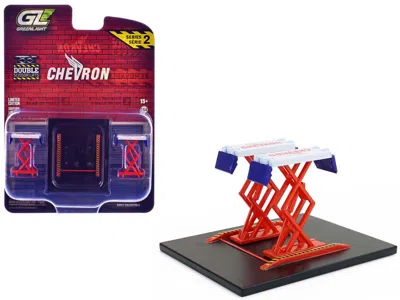 Greenlight Automotive Double Scissor Lift "chevron" White And Red "double Scissor Lifts" Series 2 1/64 Diecast 
