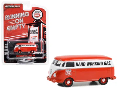 Greenlight Volkswagen Type 2 Panel Van Red And White "phillips 66 Service" "running On Empty" Series 16 1/64 Di