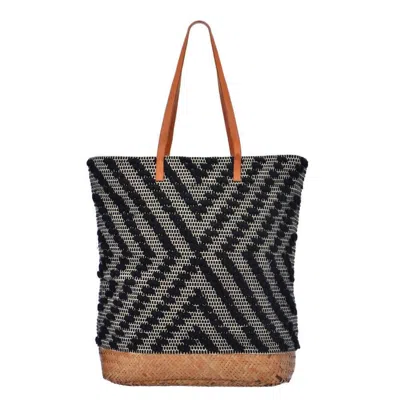 Guadalupe Design Deka Straw Tote In Black In Multi