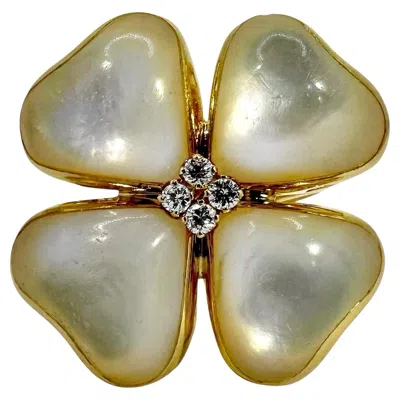 Pre-owned Gucci 18k Gold Mother-of-pearl And Diamond 4 Leaf Clover Ring In Multi