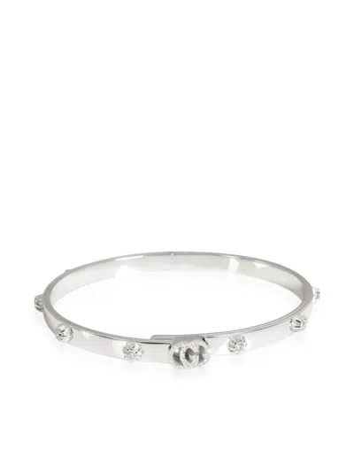 Pre-owned Gucci 18kt White Gold Logo Diamond Bangle