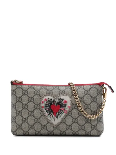 Pre-owned Gucci 2000-2015 Gg Supreme Embroidered Heart Chain Pochette Shoulder Bag In 中性色
