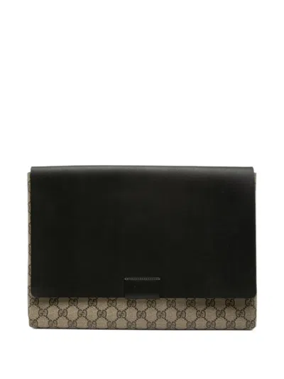 Pre-owned Gucci 2000-2015 Large Gg Supreme Clutch Bag In Neutrals