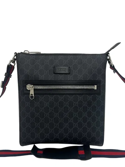 Pre-owned Gucci 2000-2015 Medium Gg Supreme Web Messenger Bag Crossbody Bag In Black