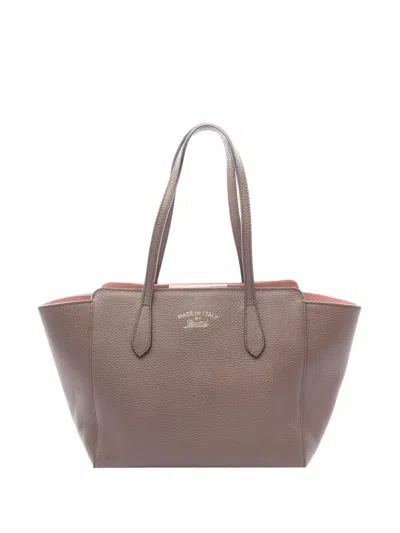Pre-owned Gucci 2000-2015 Medium Leather Swing Tote Bag In Neutral