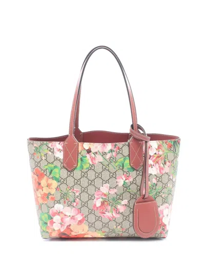 Pre-owned Gucci 2000-2015 Small Gg Supreme Blooms Reversible Tote Bag In Neutrals
