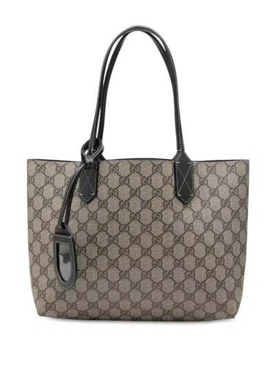 Pre-owned Gucci 2000-2015 Small Gg Supreme Reversible Tote Bag In Neutrals