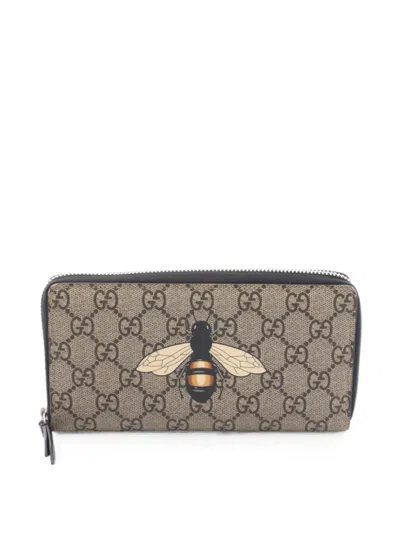 Pre-owned Gucci 2000s Gg Supreme Bee Wallet In Neutrals