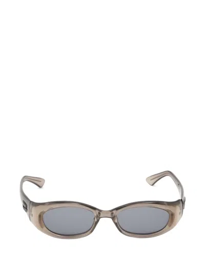 Pre-owned Gucci 2000s Oval-frame Sunglasses In Gray
