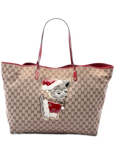 Pre-owned Gucci 2016-2026 Gg Canvas Brando Oli Holiday Chihuahua Tote Bag In Neutral