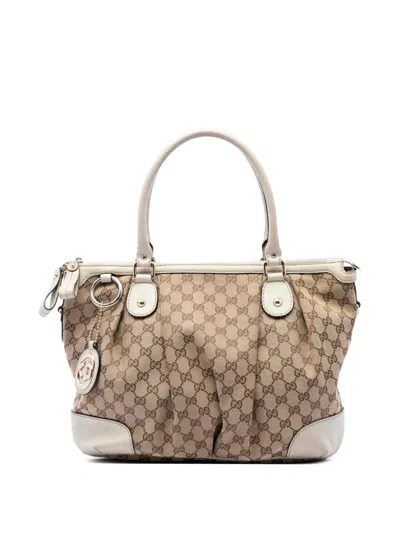 Pre-owned Gucci 2016-2026 Gg Canvas Sukey Satchel In White