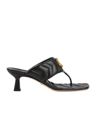 GUCCI GUCCI LOGO PLAQUE QUILTED THONG SANDALS