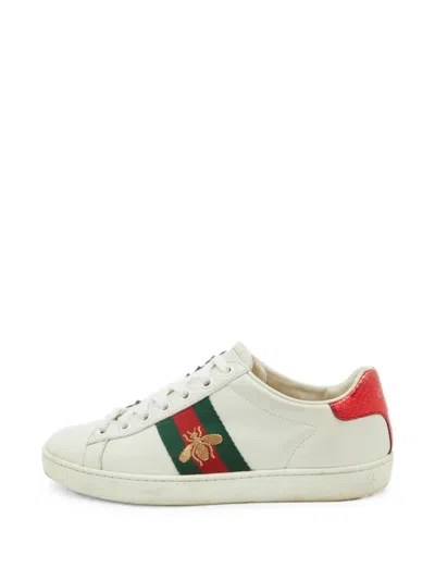Pre-owned Gucci Ace Bee Embroidered Sneakers In White