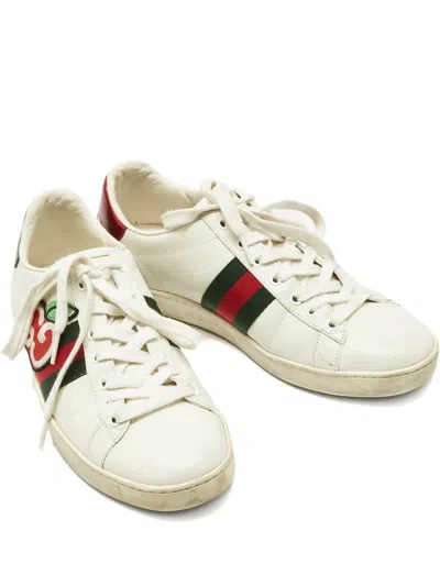 Pre-owned Gucci Ace Gg Apple Appliqué Sneakers In White