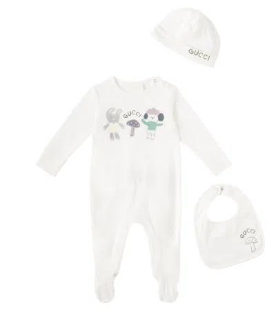 Gucci Baby Printed Onesie, Bib, And Beanie Set In White
