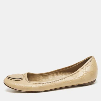 Pre-owned Gucci Beige Gg Embossed Leather Crest Ballet Flats Size 40