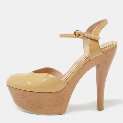 Pre-owned Gucci Beige Patent Leather Ankle Strap Wooden Ankle Strap Clog Size 37
